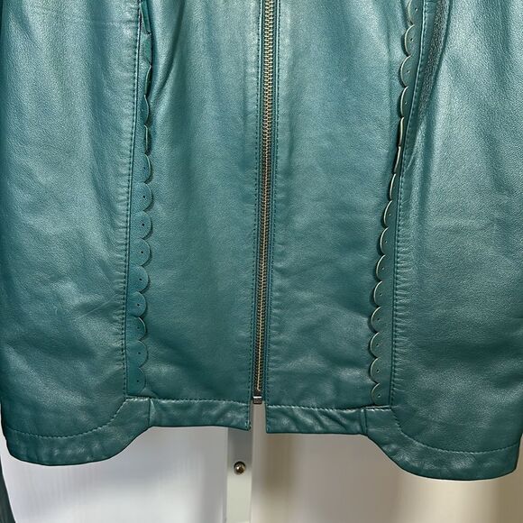 HINGE Women's Scalloped Zipper Front Soft Leather Jacket Teal Size Medium - Picture 6 of 14